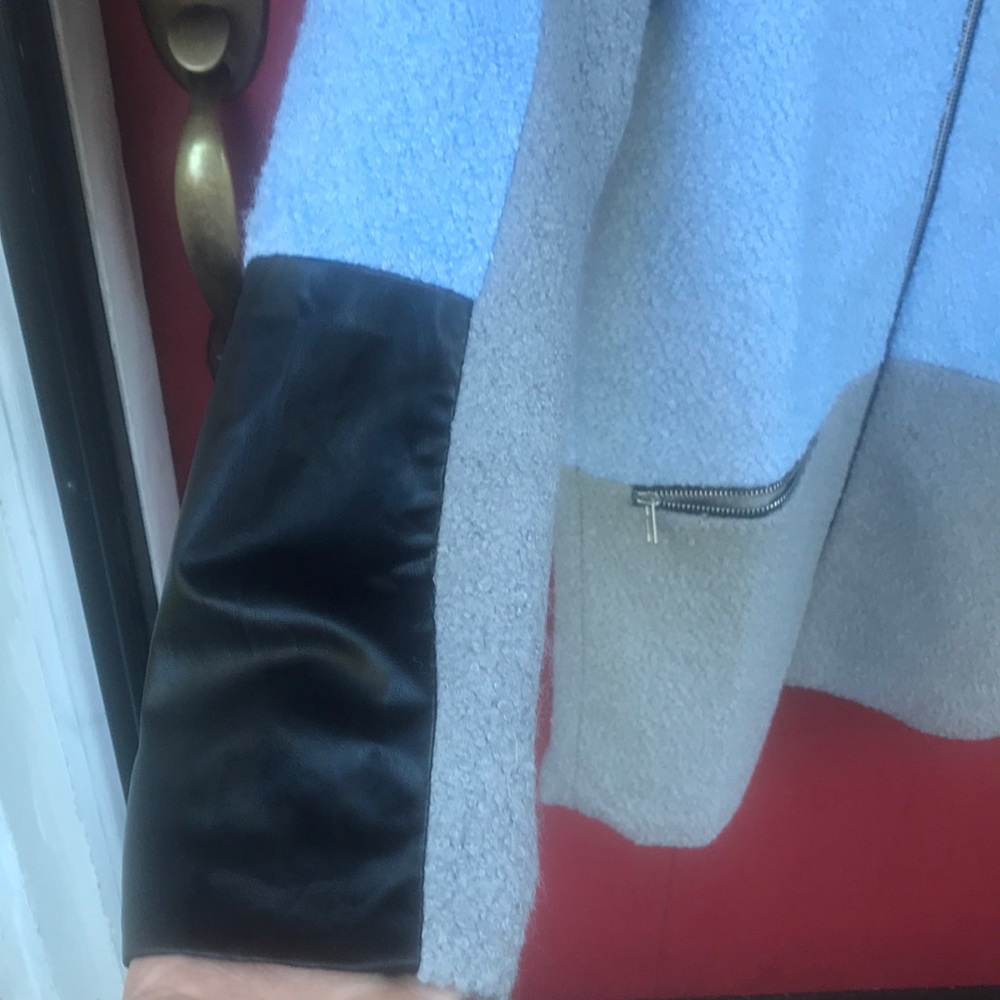Modern Tri Color Jacket - Picture 6 of 6